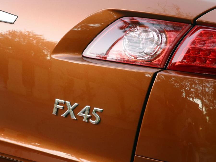  Infiniti FX45 2006 года  (фото 2 из 99)